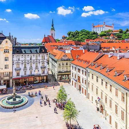 Hotel-style Below The Castle *